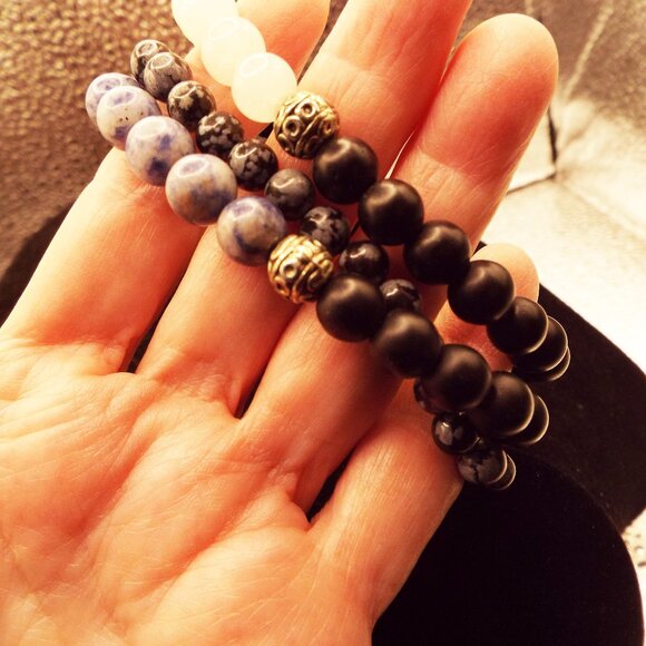 TRIO OF BLACK, LILAC, ROSE AND GREY NATURAL STONE STRETCHY BRACELETS 61 - Picture 2 of 3